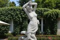 Statue de jardin en pierre La Venus aux Fleurs