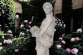 Statue de jardin en pierre Femme : Saison Printemps  