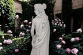 Statue de jardin en pierre Femme : Saison Printemps  