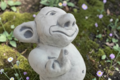 statue  troll doigt en l'air
