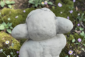 statue  troll doigt en l'air