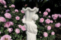 Statue de jardin en pierre Femme aux Cornes d'Abondance