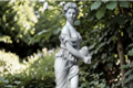 Statue de jardin en pierre Femme tenant un coquillage 