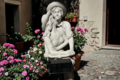 statue en pierre amoureux à vélo