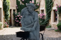 statue en pierre amoureux à vélo