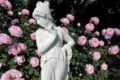 Danseuse de Canova avec un doigt sous le menton