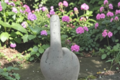 statue doigt levé