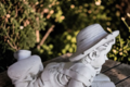 Statue Petit Garçon Lisant un Livre