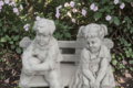Statue Les Amoureux Timides Assis sur le Banc