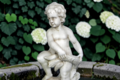 Statue Enfant tenant un Poisson