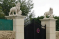 Statue Lion Tenant une Boule sous la Patte Gauche