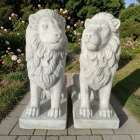 Statues lion assis la paire tête à gauche -tête à droite